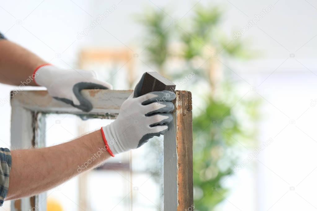 Serviceeinsatz an einer geöffneten Blistermaschine