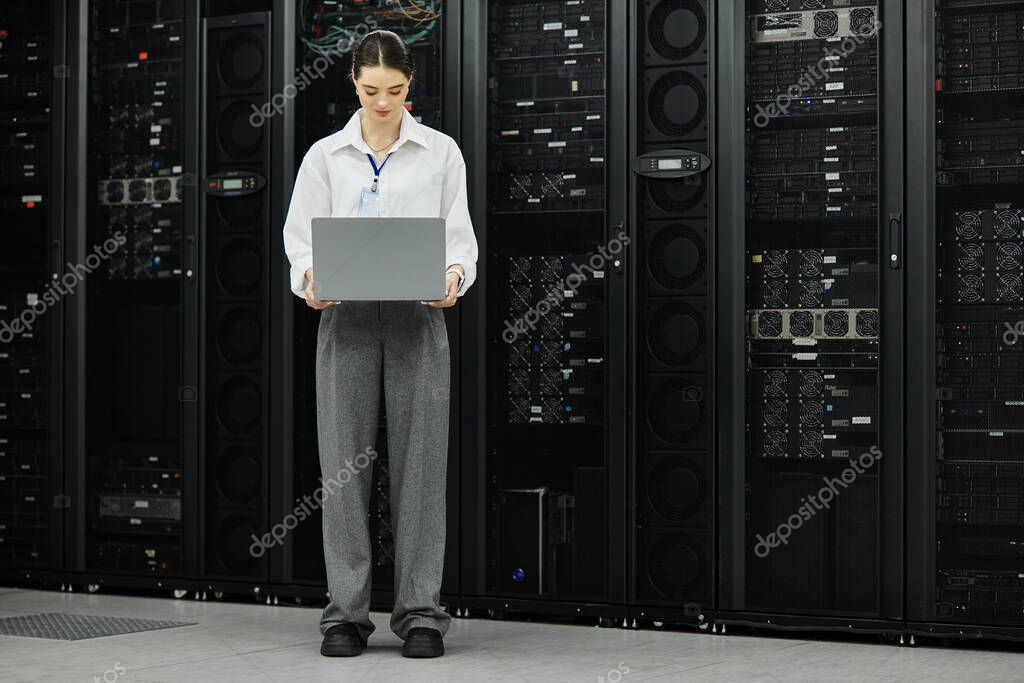 Techniker analysiert eine Störung an einer Blisteranlage